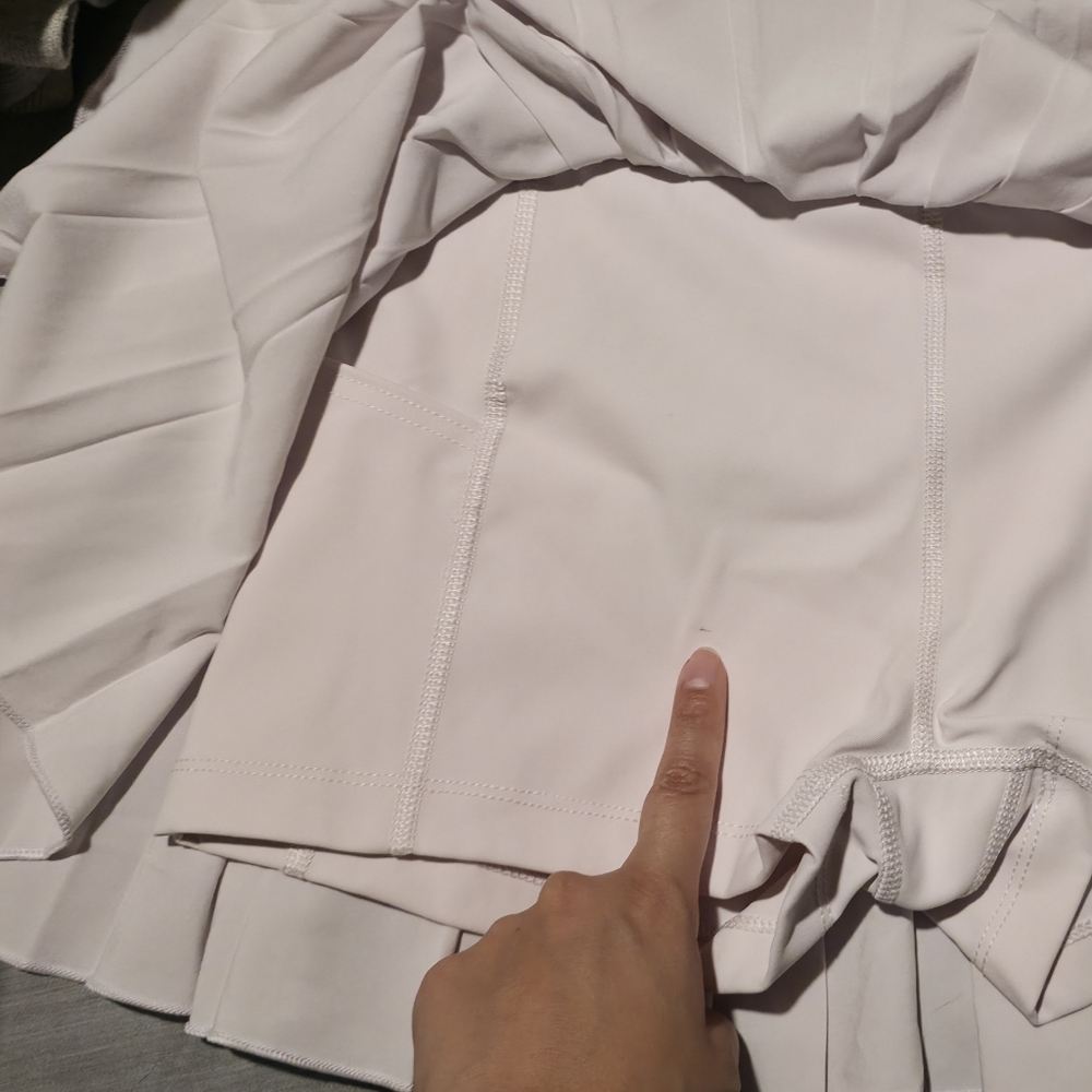 ARITZIA TNA Pleated Tennis Skirt in Lilac - Picture 3 of 4